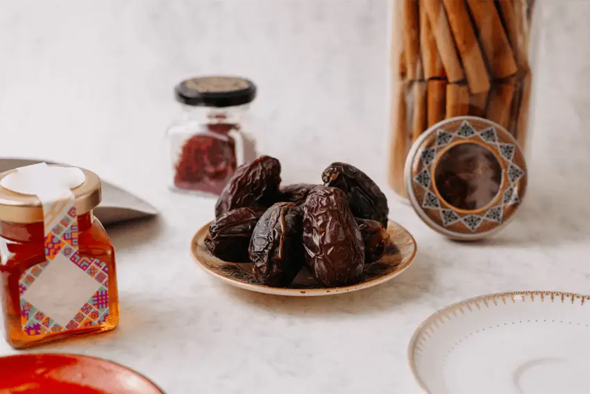 25 Amazing Health Benefits of Dates: Nutrition, Uses & Daily Diet Guide
