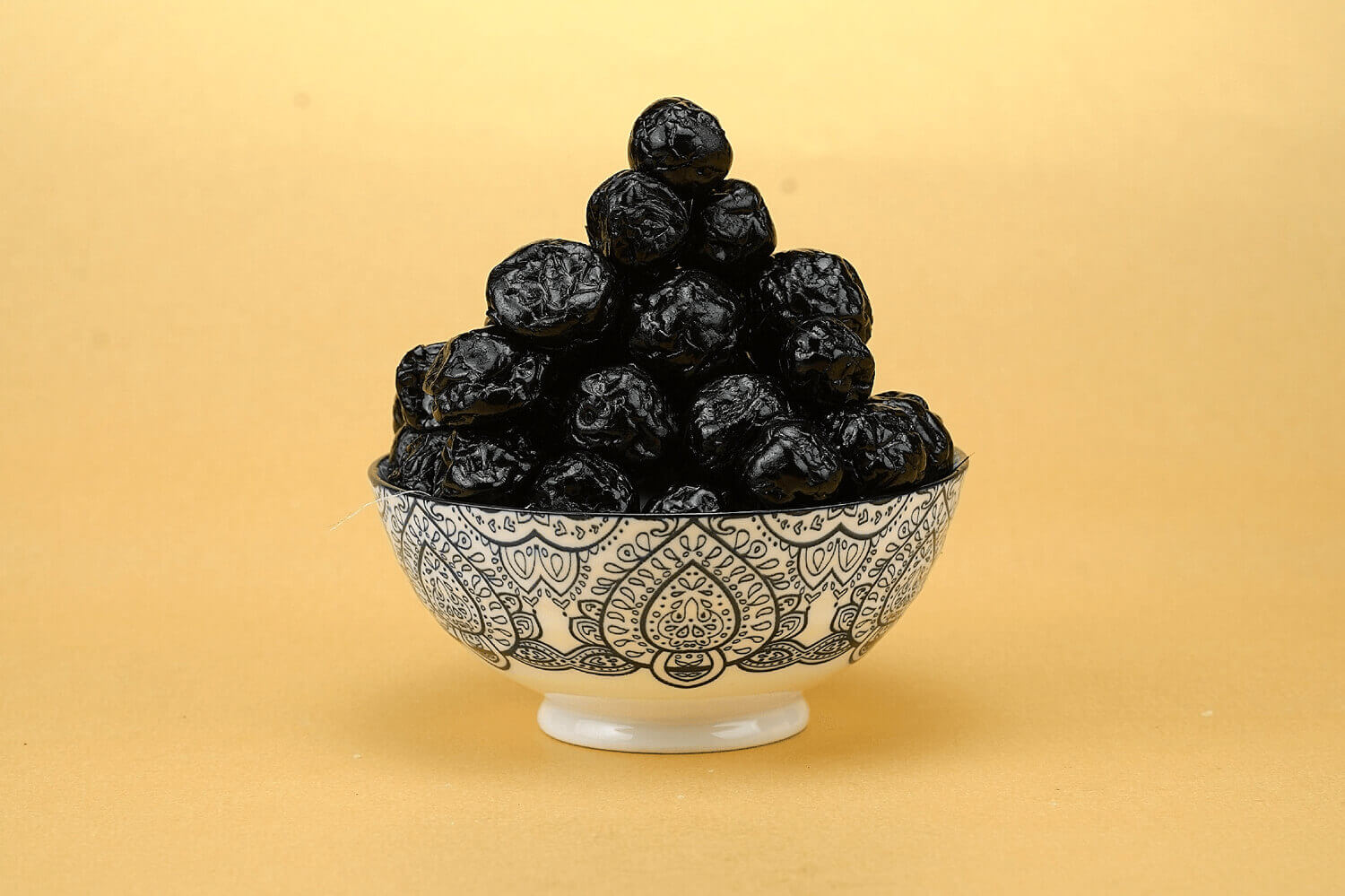 Natural Dried Black Plums